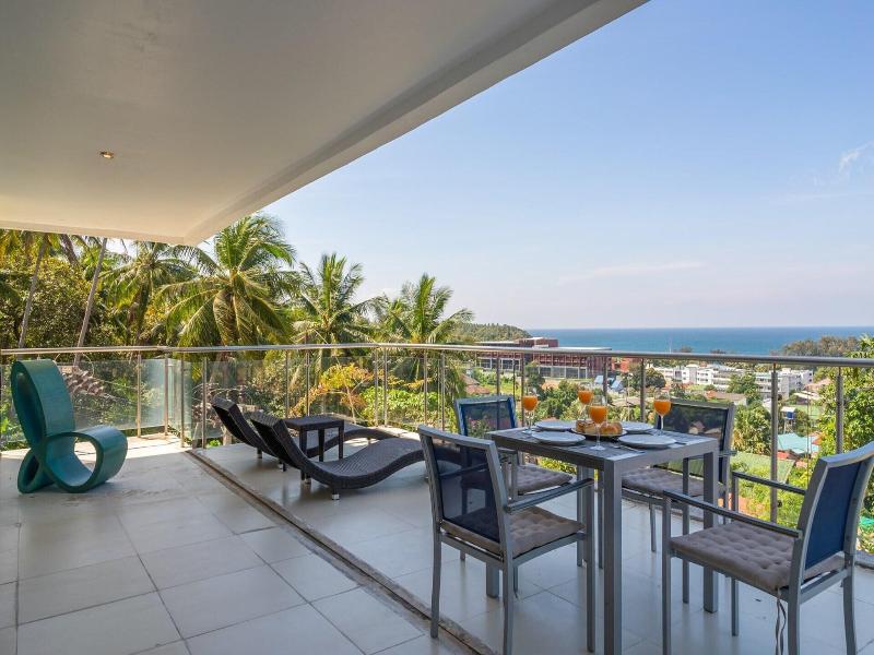Sunset Plaza image