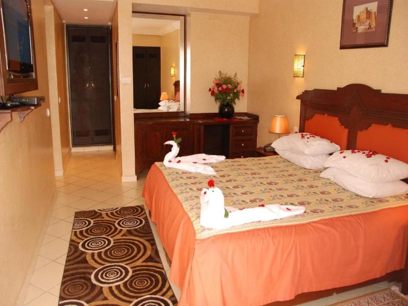 New Farah Hotel image