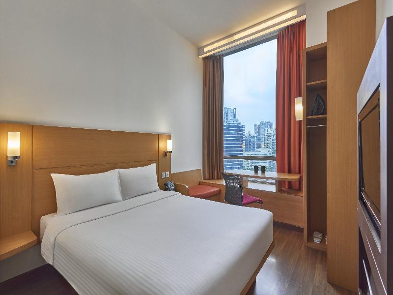 Ibis Singapore Novena image