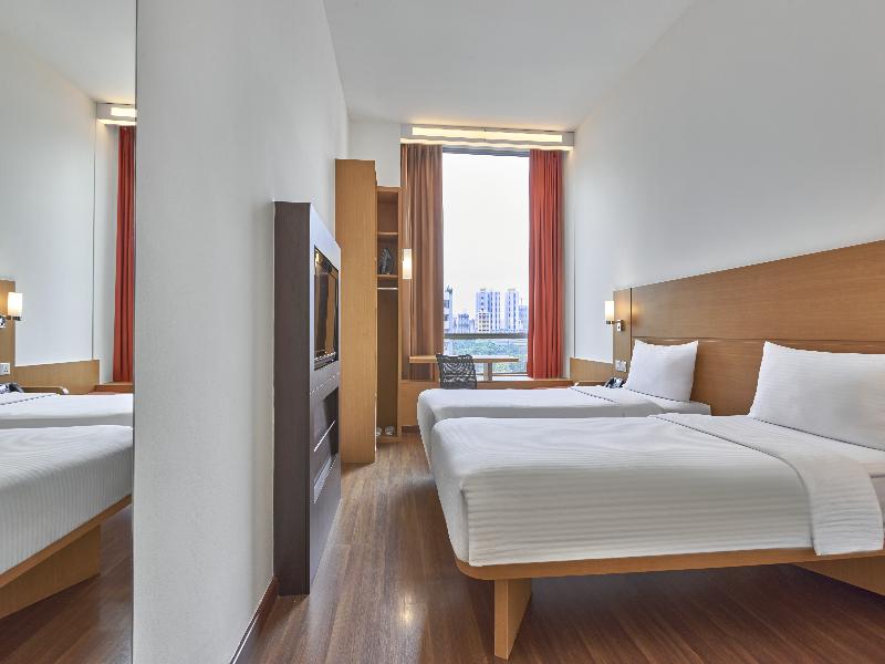 Ibis Singapore Novena image