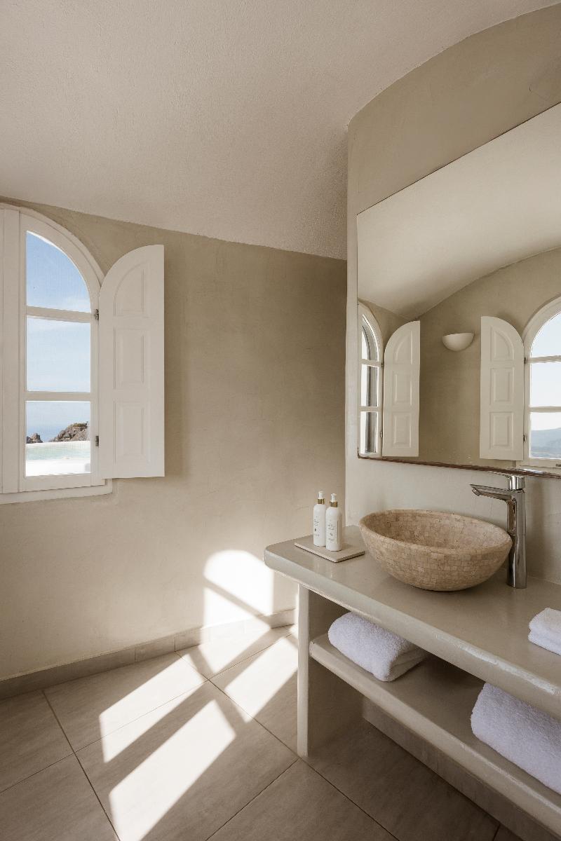 Aqua Luxury Suites image