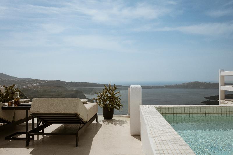 Aqua Luxury Suites image