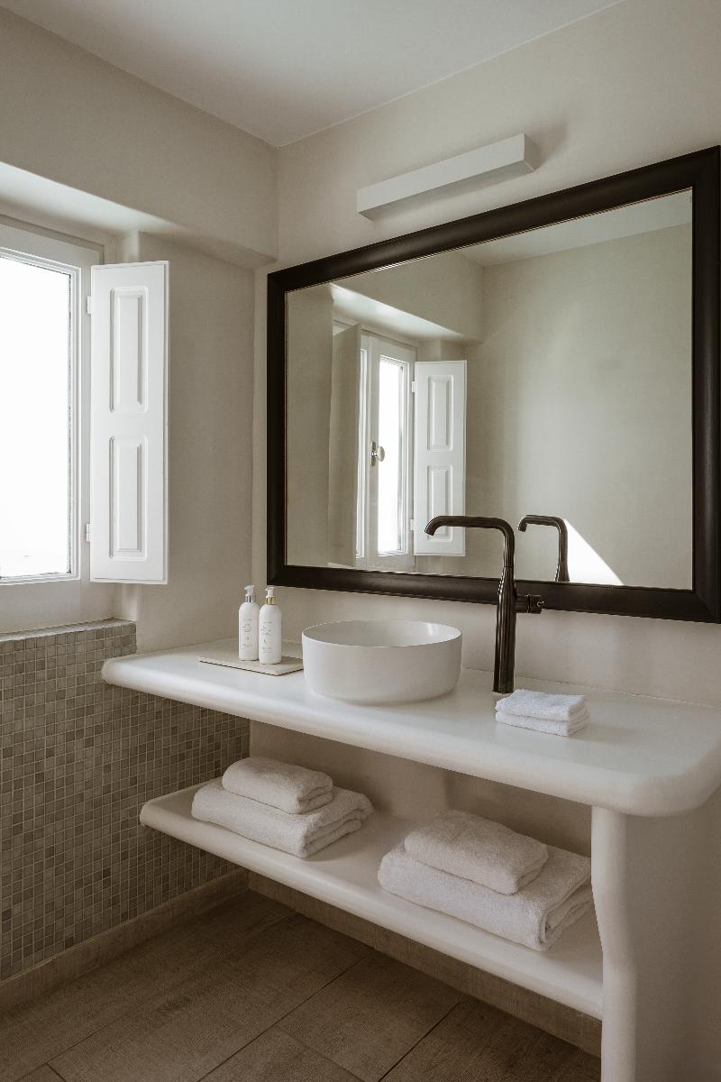 Aqua Luxury Suites image