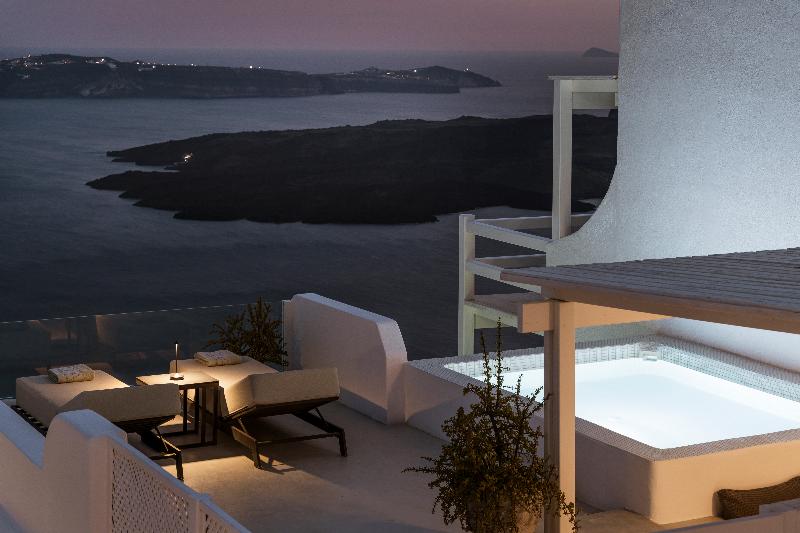 Aqua Luxury Suites image