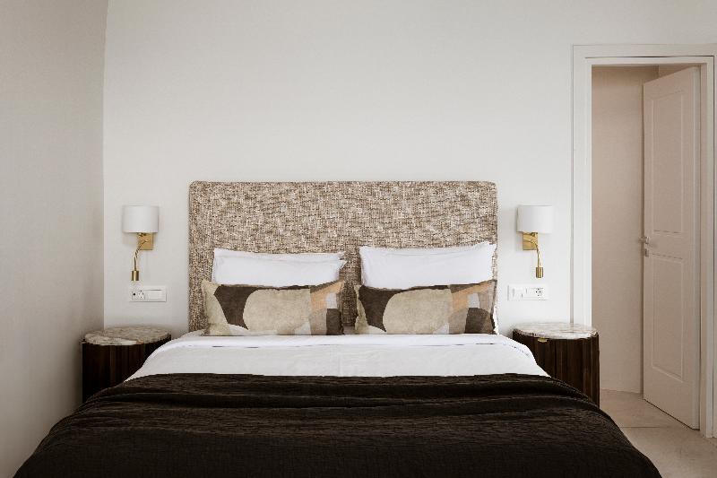 Aqua Luxury Suites image