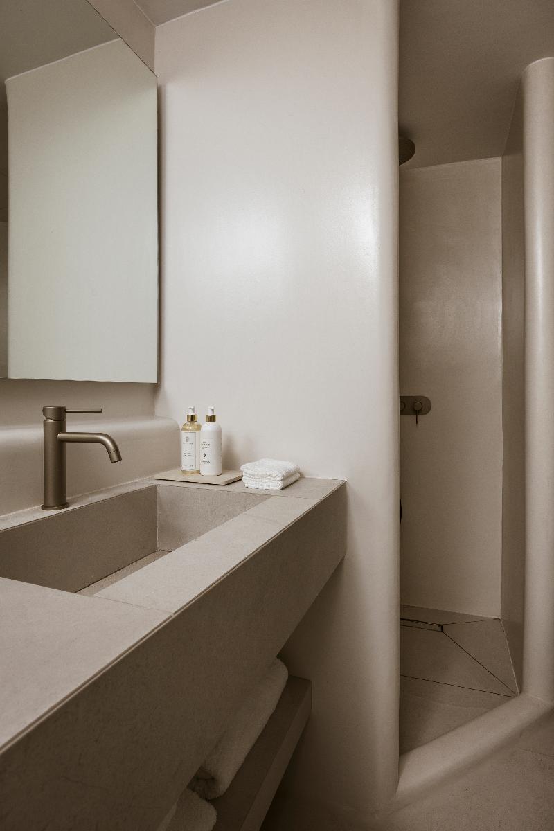 Aqua Luxury Suites image
