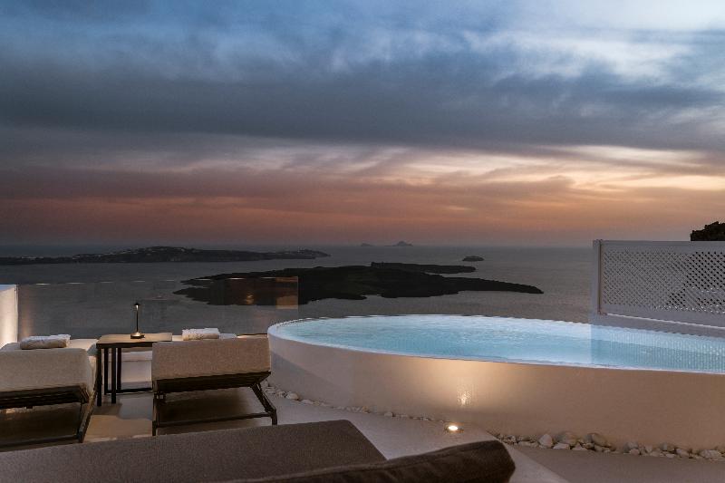 Aqua Luxury Suites image
