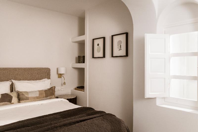 Aqua Luxury Suites image