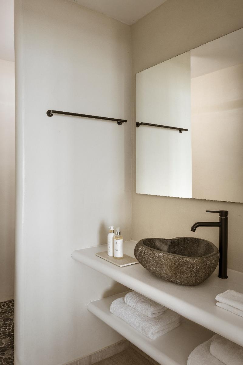 Aqua Luxury Suites image