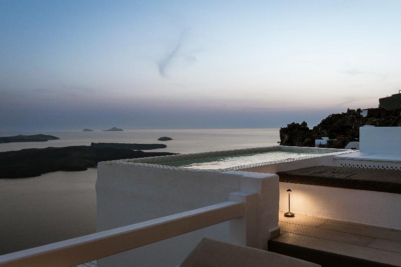 Aqua Luxury Suites image