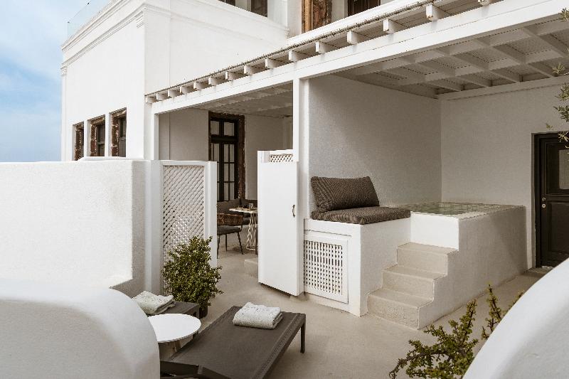 Aqua Luxury Suites image
