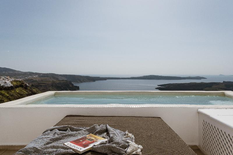 Aqua Luxury Suites image