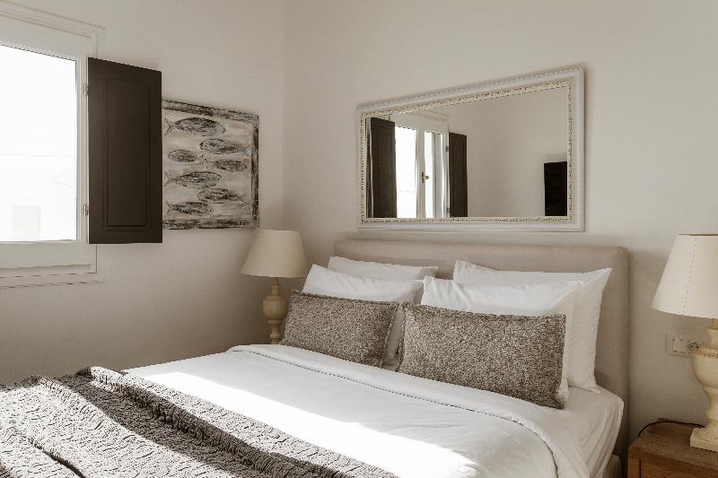 Aqua Luxury Suites image