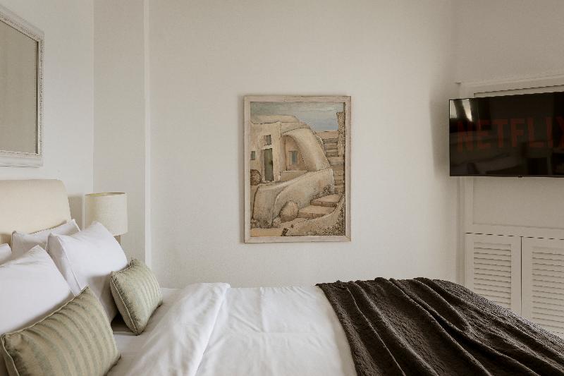 Aqua Luxury Suites image
