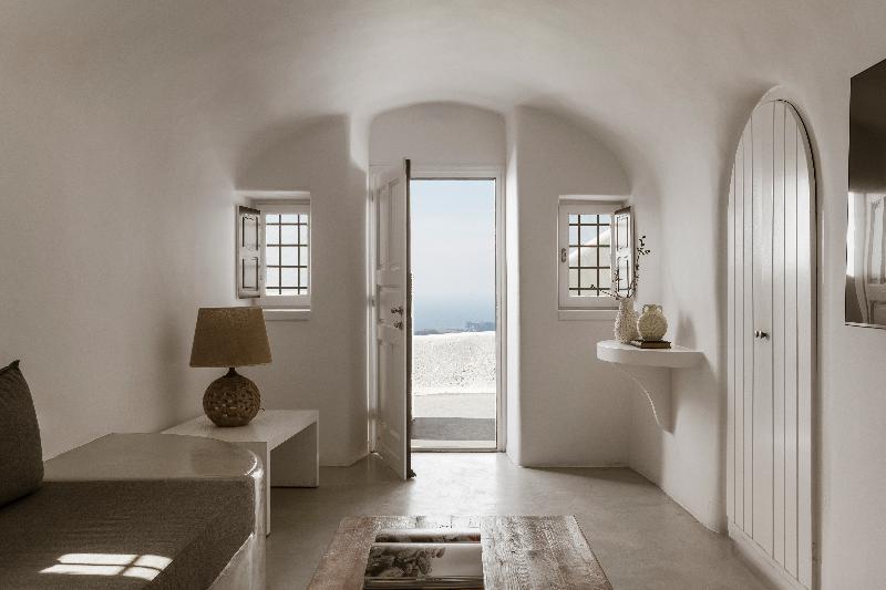 Aqua Luxury Suites image