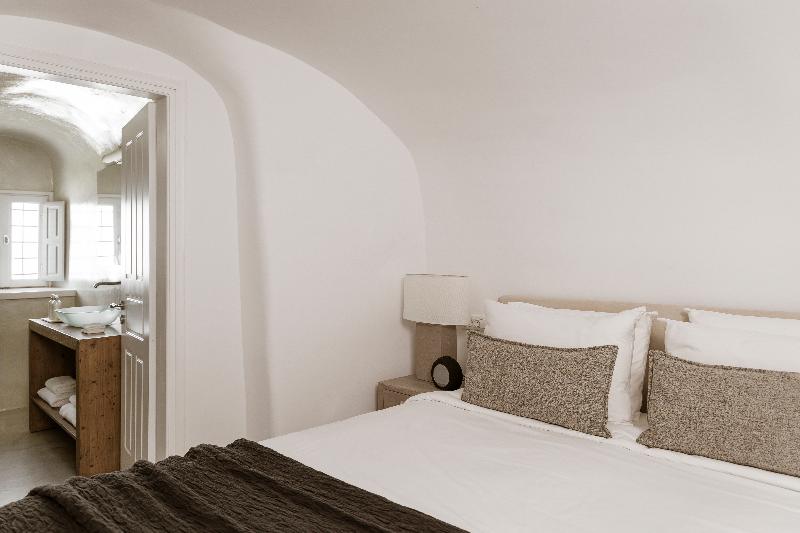 Aqua Luxury Suites image
