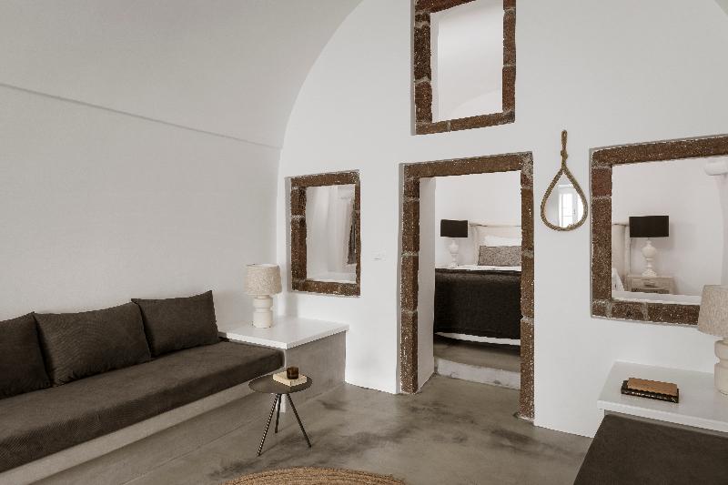 Aqua Luxury Suites image