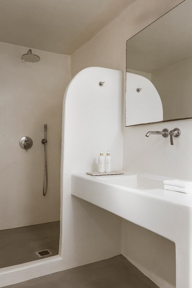 Aqua Luxury Suites image