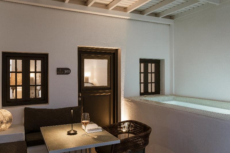 Aqua Luxury Suites image