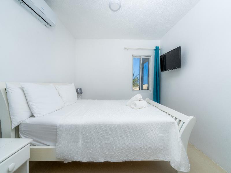 Ocean Spray Beach Apartments image