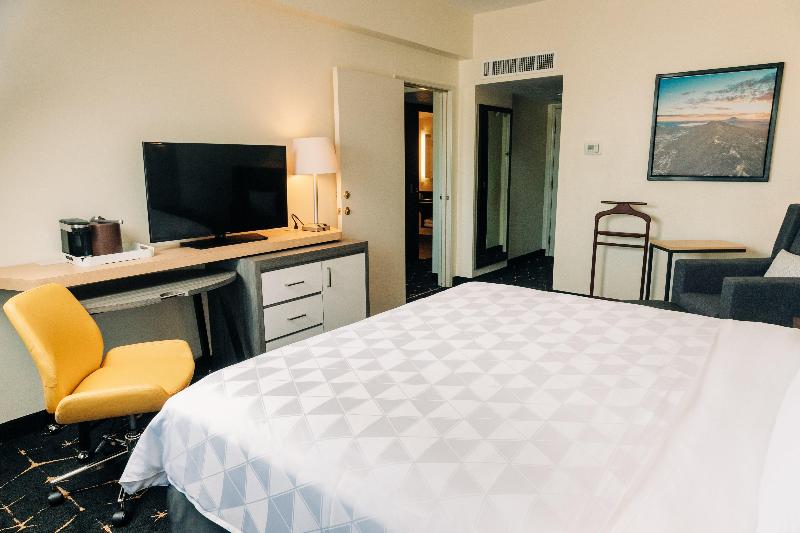 Holiday Inn San Salvador image