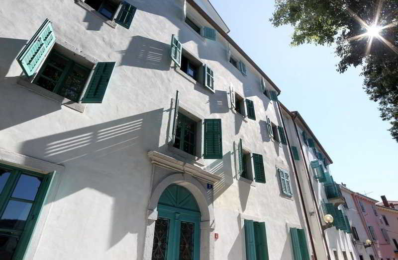 Vela Vrata image