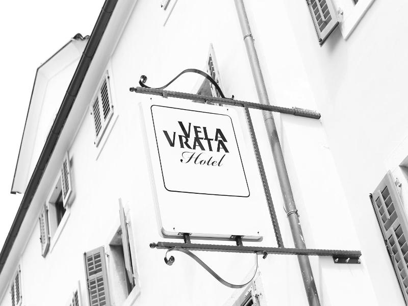 Vela Vrata image