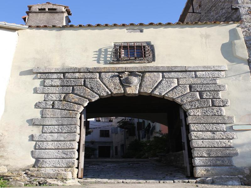 Vela Vrata image