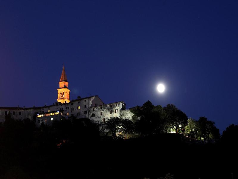 Vela Vrata image