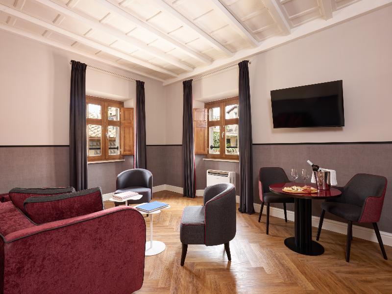 Navona Palace Collection image