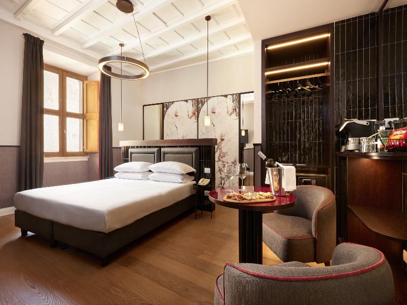 Navona Palace Collection image