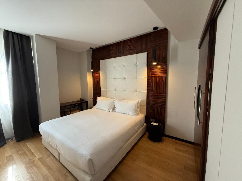 UNA Hotels One Catania Wellness & SPA image