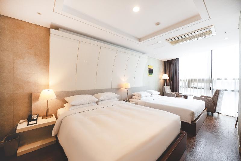 SUNSET HOTEL image