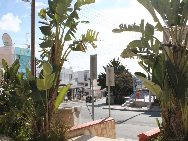 A. Maos Apts image