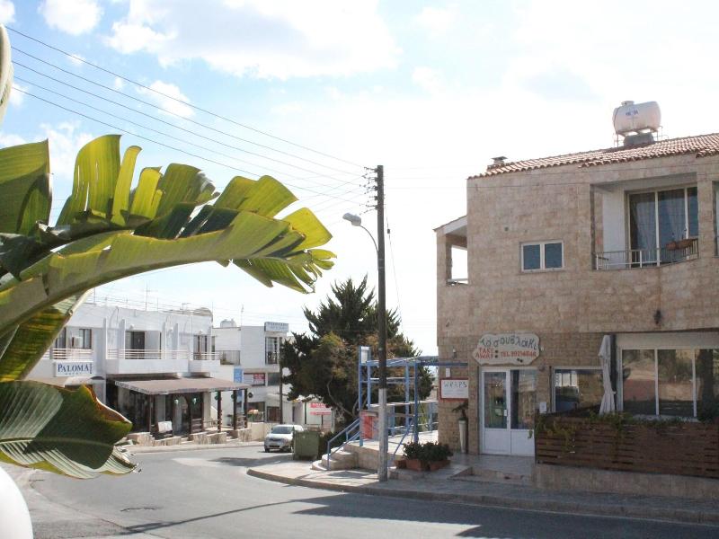 A. Maos Apts image