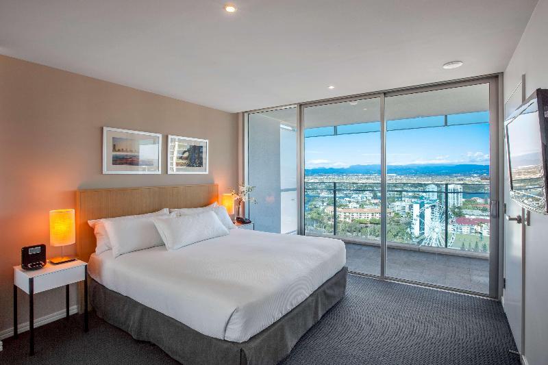 Hilton Surfers Paradise Hotel & Residences image