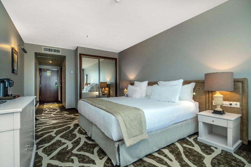 Holiday Inn Porto Gaia image