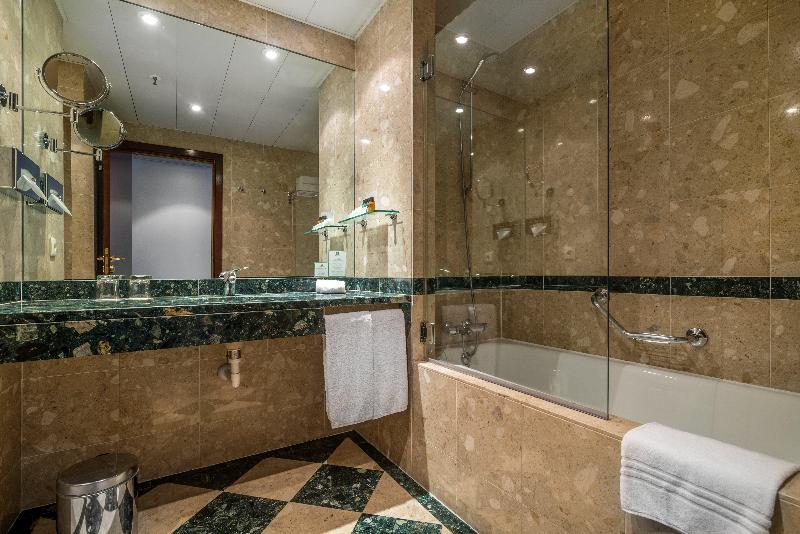 Holiday Inn Porto Gaia image