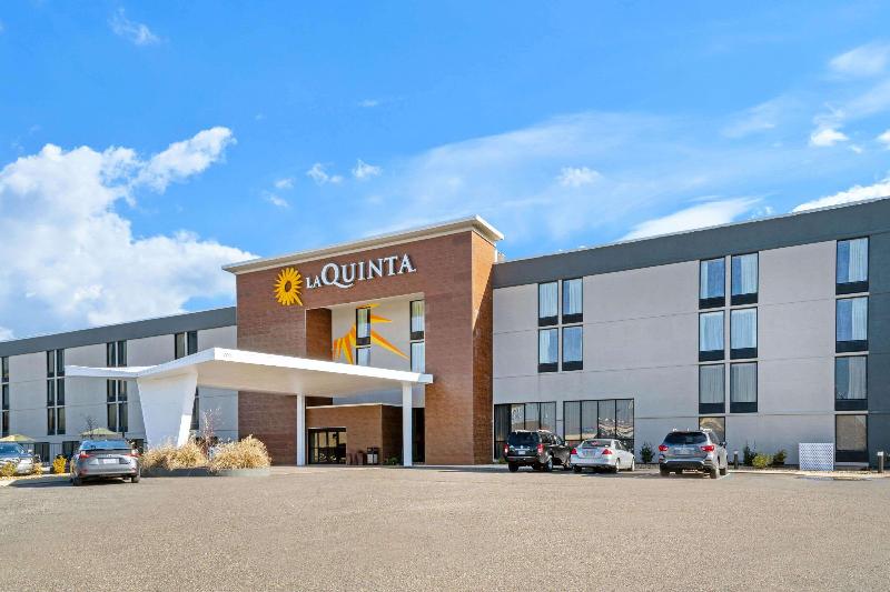 La Quinta Inn & Suites by Wyndham Columbus MS image