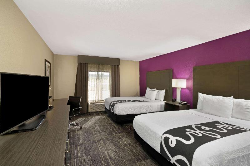 La Quinta Inn & Suites by Wyndham Columbus MS image
