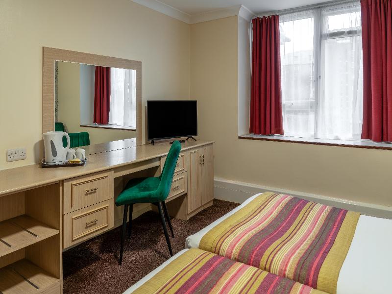 Heathlands Hotel image