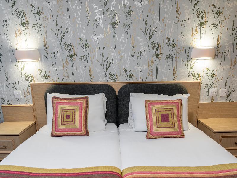 Heathlands Hotel image
