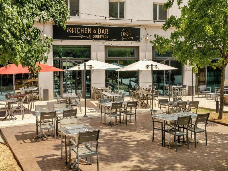 Courtyard Paris Saint Denis image