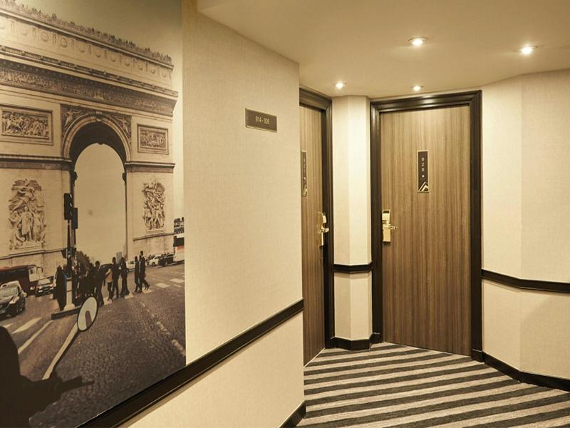 Renaissance Paris La Defense image
