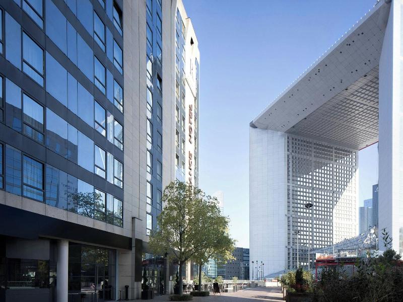 Renaissance Paris La Defense image