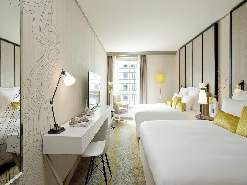 Renaissance Paris La Defense image