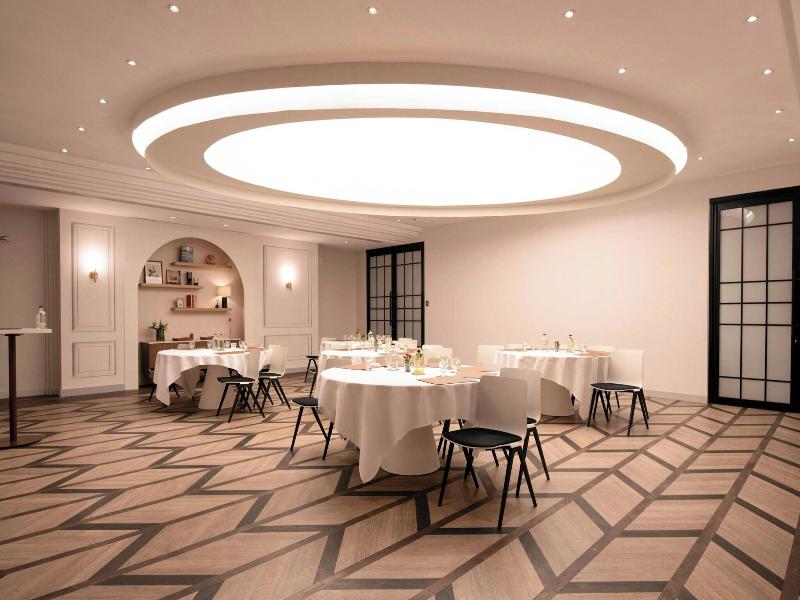 Renaissance Paris Le Parc Trocadero Hotel image