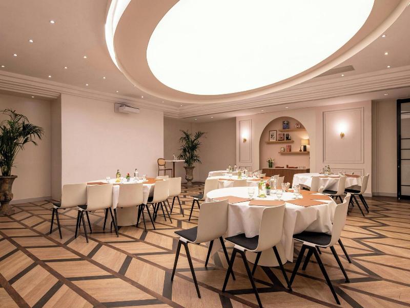Renaissance Paris Le Parc Trocadero Hotel image