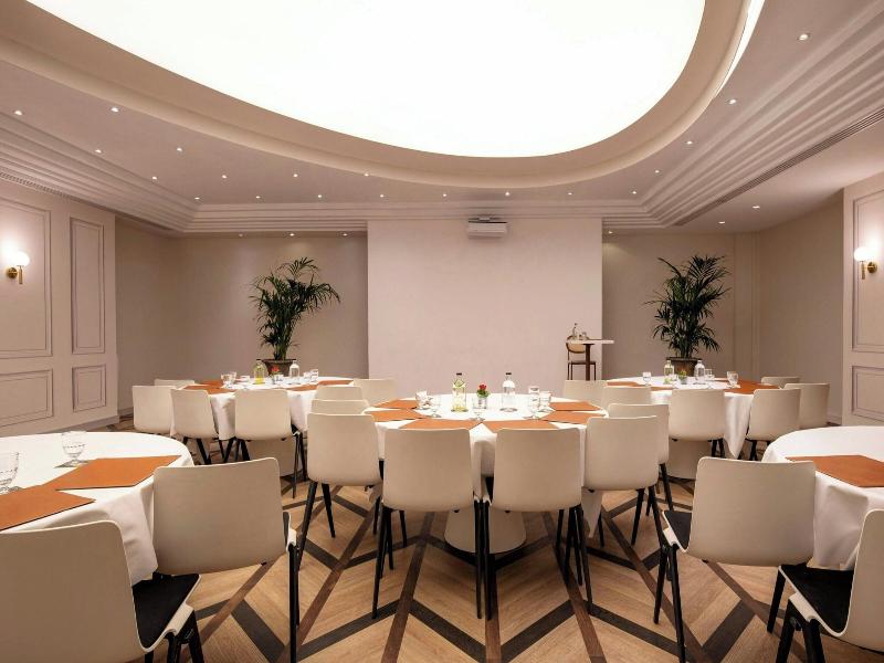 Renaissance Paris Le Parc Trocadero Hotel image
