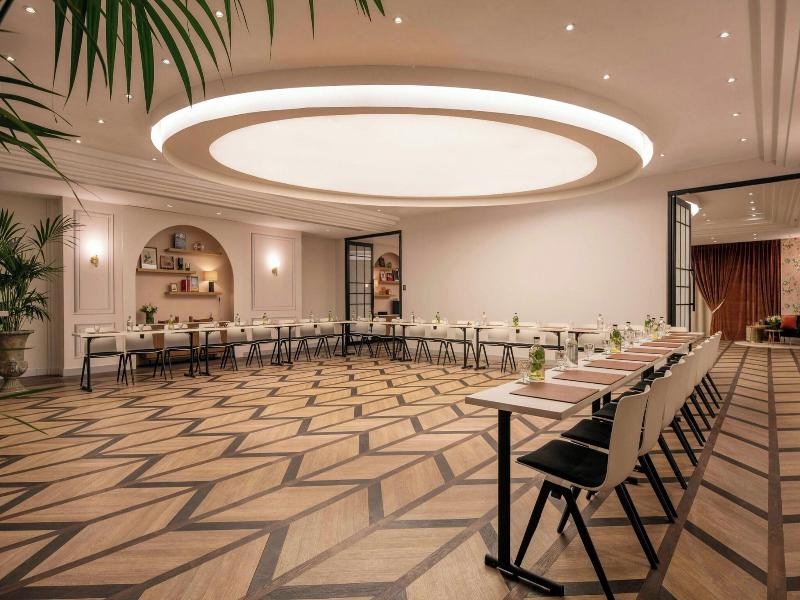 Renaissance Paris Le Parc Trocadero Hotel image